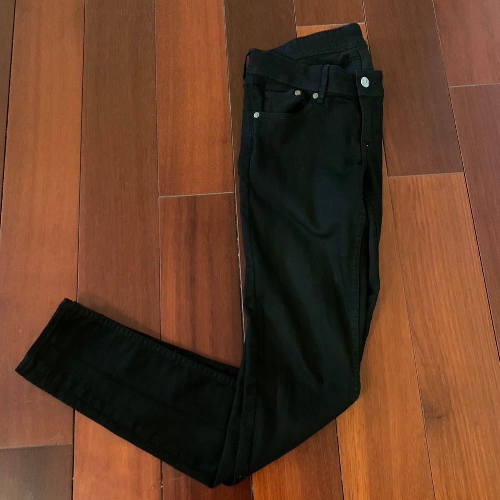 ♥️ BLACK H&M SUPER SKINNY, LOW WAIST DENIM ♥️